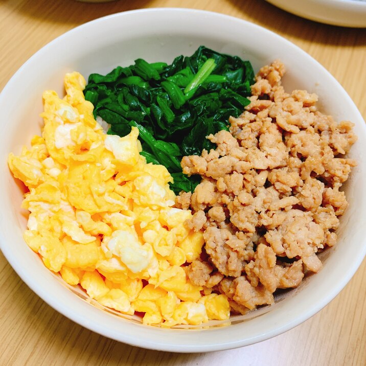 見栄えバッチリ！簡単三色丼